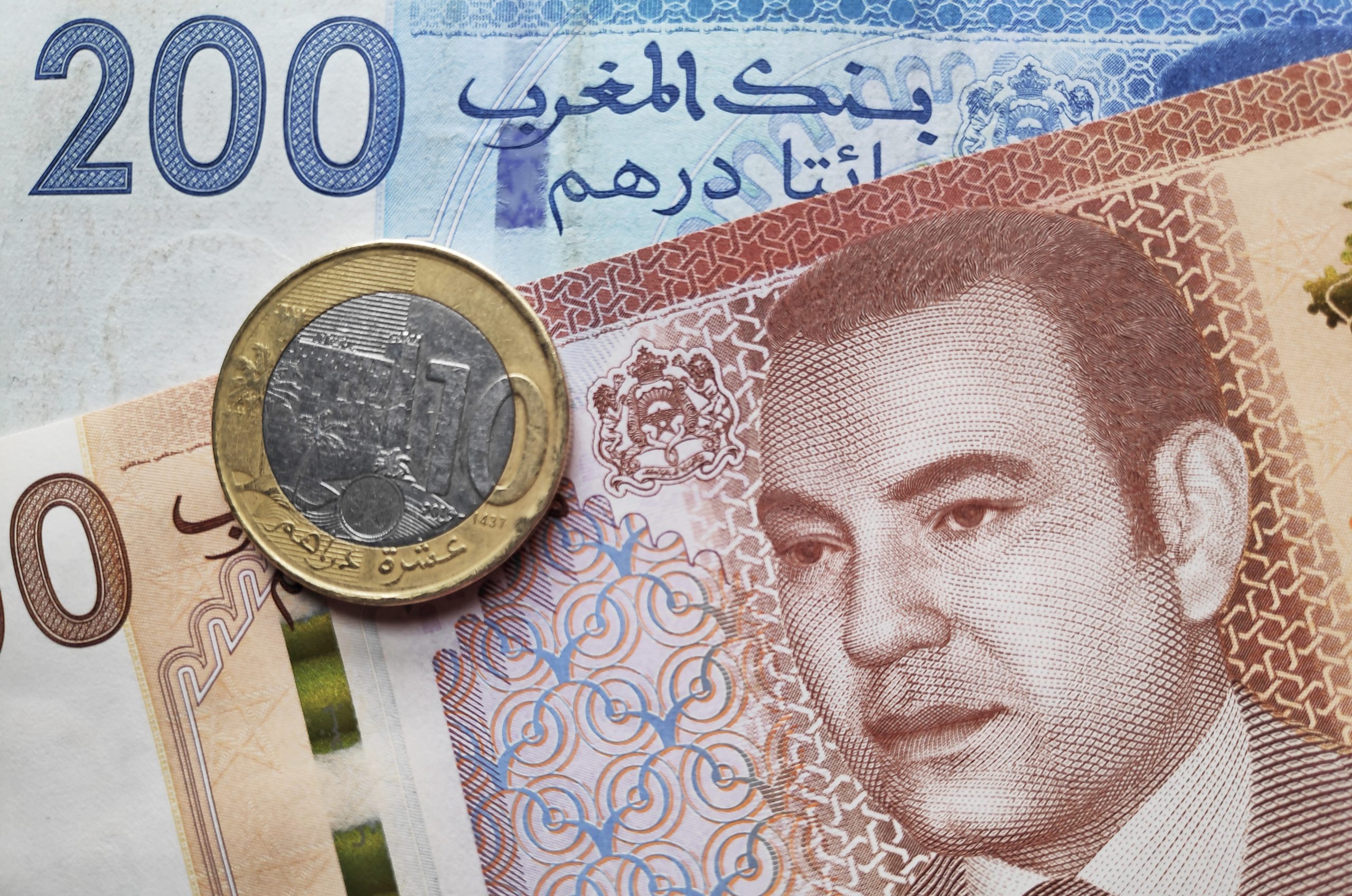 الدرهم يرتفع أمام الدولار و”مازي” يتراجع 0,5% خلال أسبوع