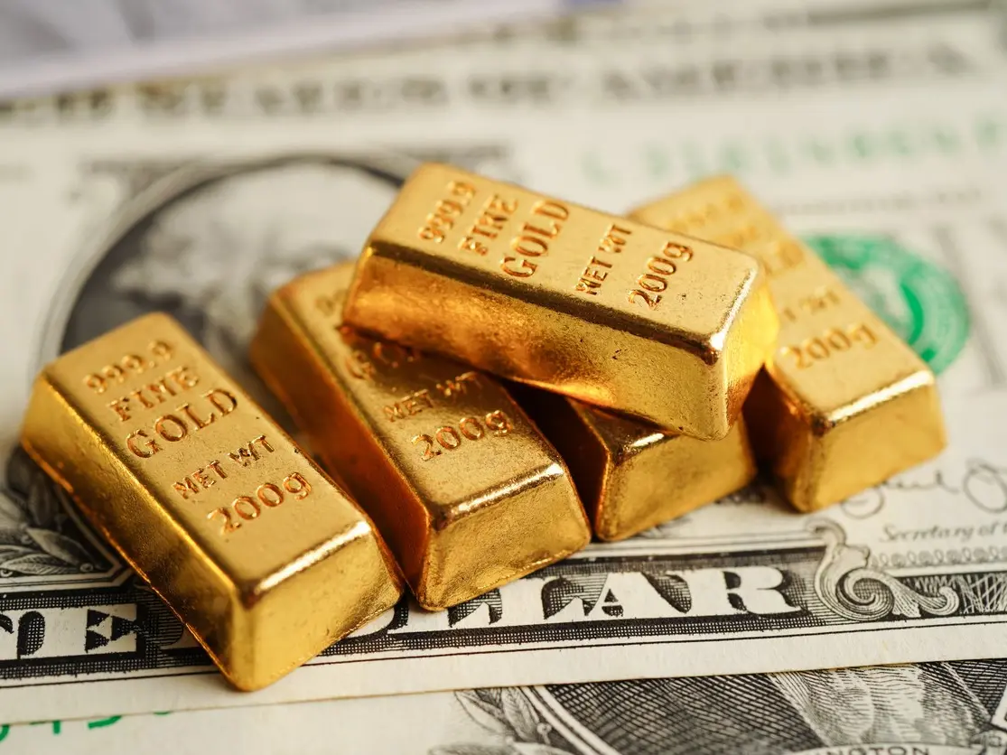 الذهب يهبط لأدنى مستوياته منذ نونبر مع صعود الدولار