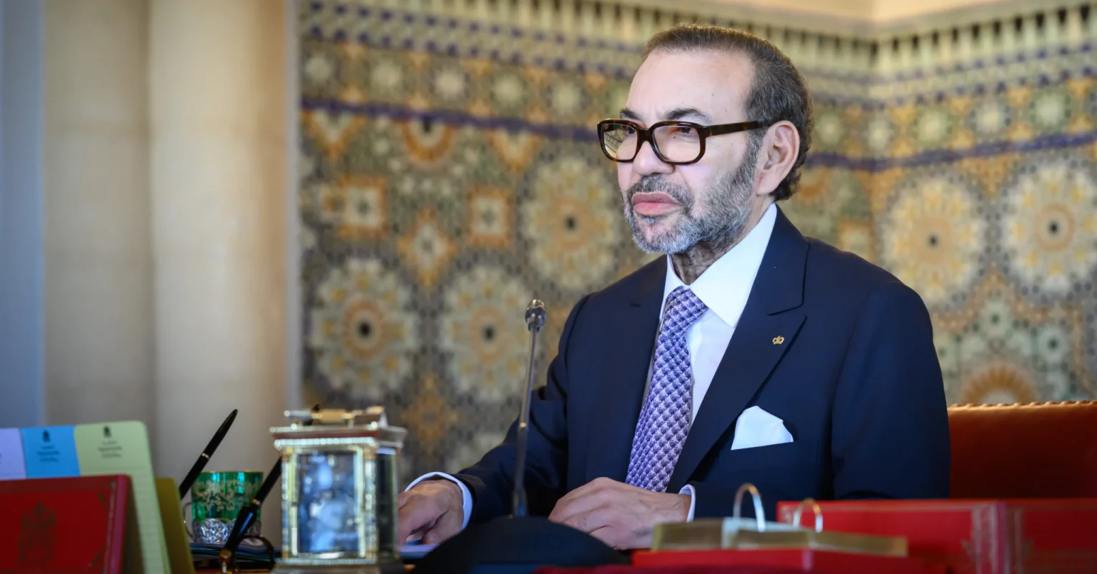 الملك محمد السادس يهنئ آندي بورنم ويؤكد حرص المغرب على تعزيز الشراكة مع المملكة المتحدة