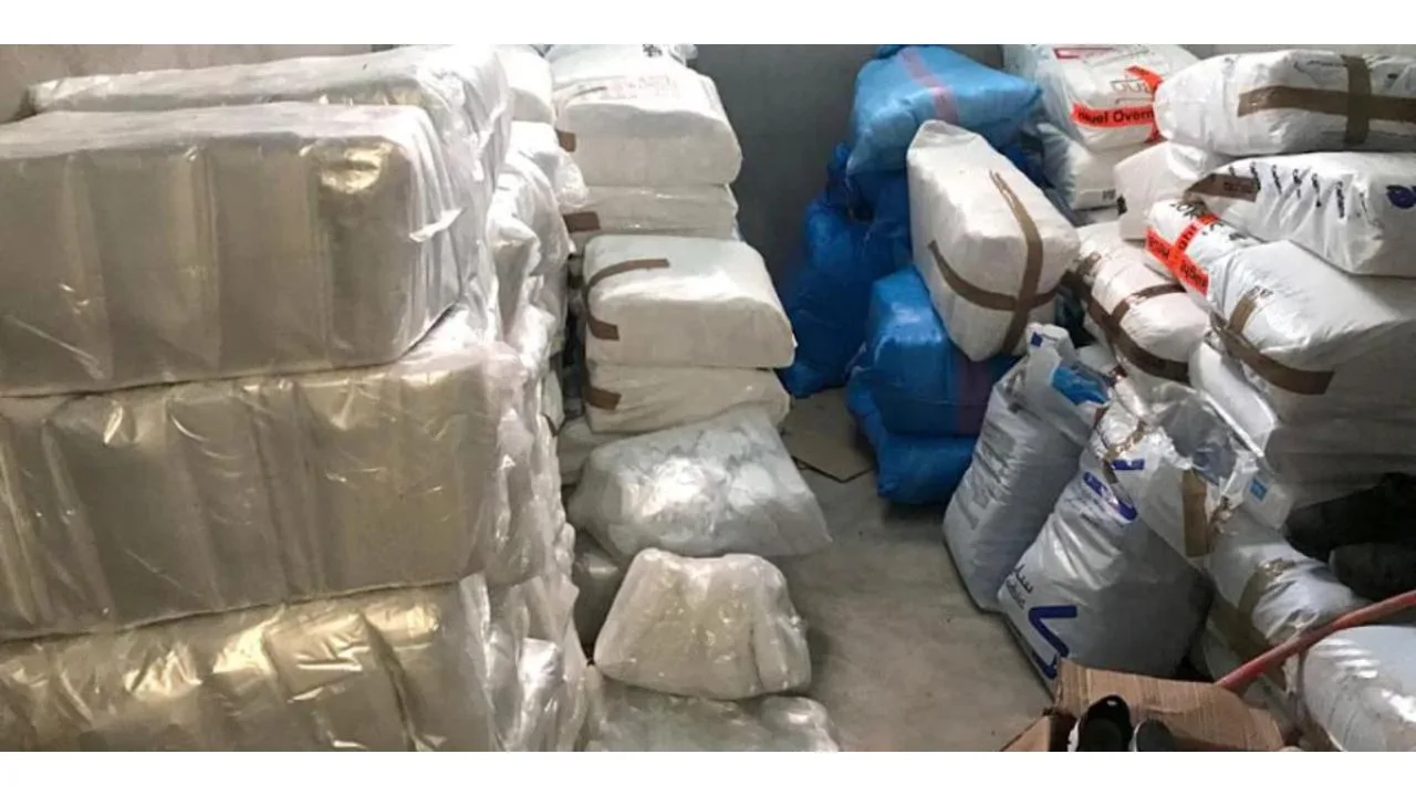 الجمارك تحجز 398 طنا من الأكياس البلاستيكية في 2025