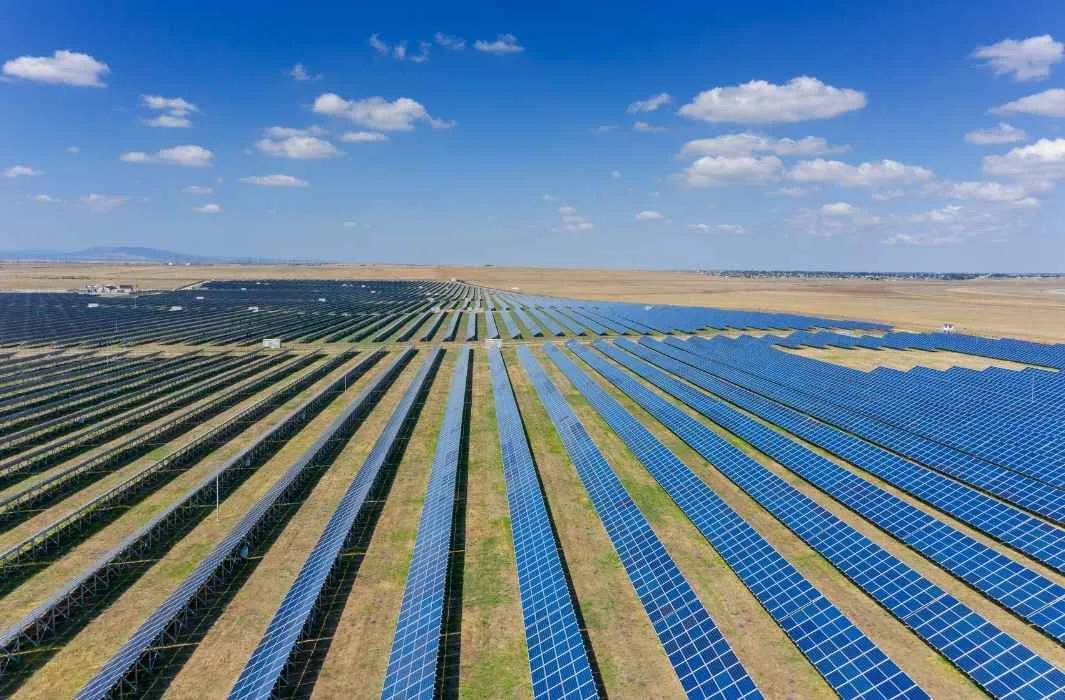 مشروع شمسي جديد بتيزنيت يدعم إنتاج الكهرباء النظيفة بقدرة 48 ميغاواط