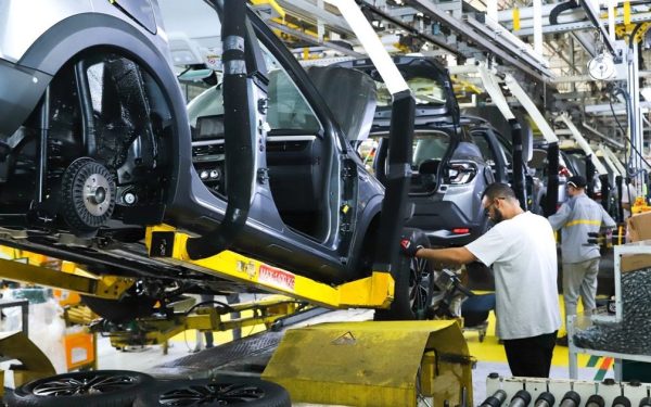 تقرير: الاستثمار الأجنبي يساهم ب14.7% من الإنتاج الوطني يتصدره قطاع صناعة السيارات